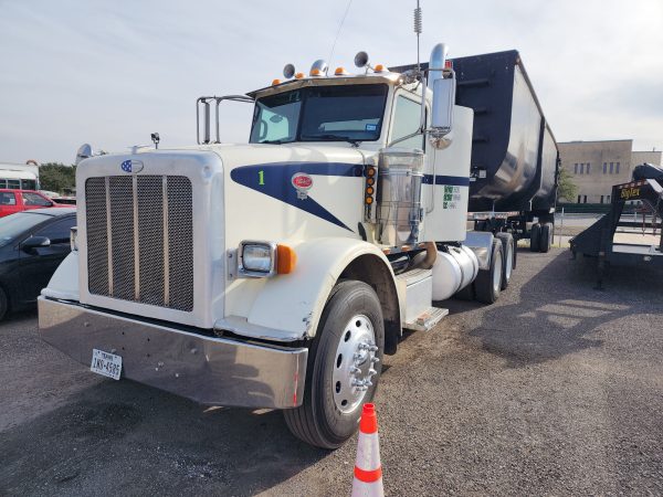 2010 Peterbilt 367 - Image 12