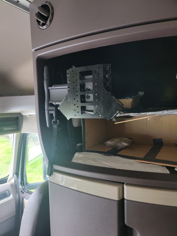 2018 Volvo VNL64T730 - Image 5
