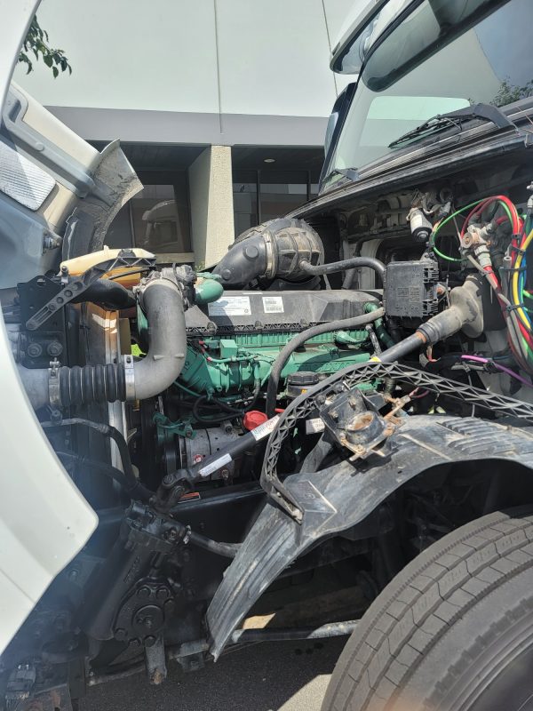 2018 Volvo VNL64T730 - Image 7