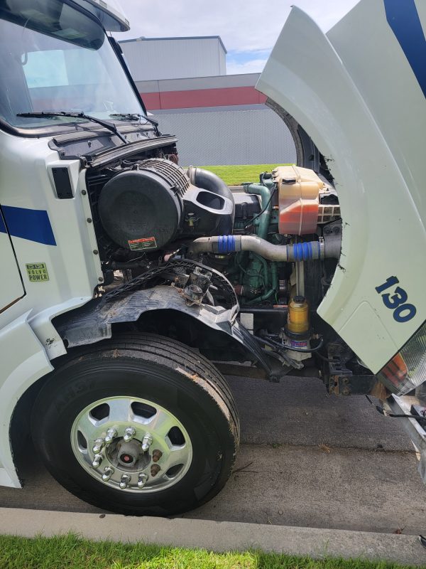 2018 Volvo VNL64T730 - Image 8