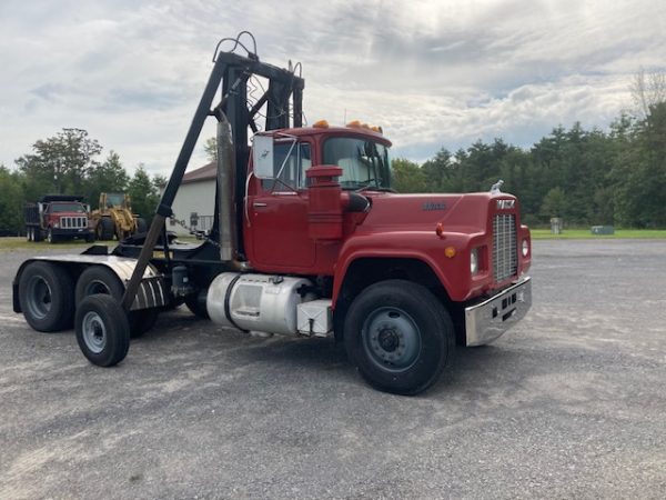 1987 Mack R688ST