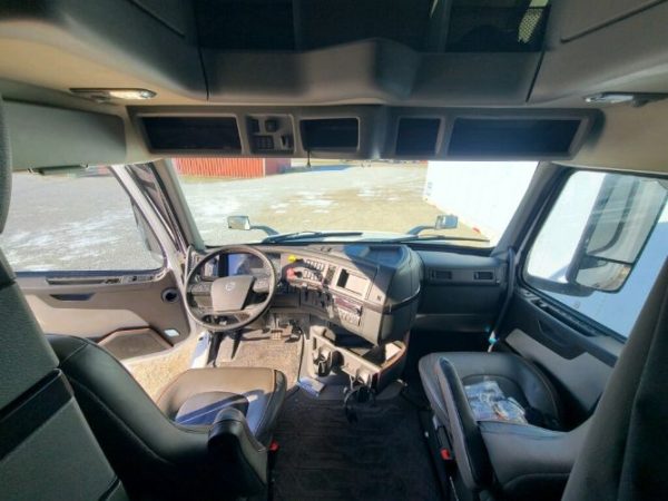 2024 VOLVO VNL64T860 - Image 10