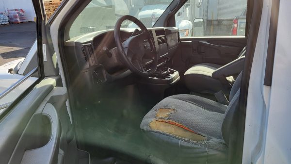 2006 Chevy Express 3500 - Image 3
