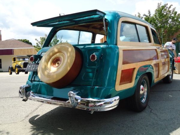 1951 FORD COUNTRY SQUIRE  WOODY WAGON - Image 4