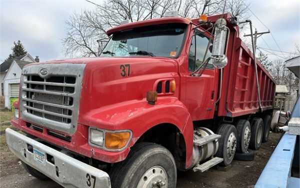 2005 STERLING LT8500 - Image 2