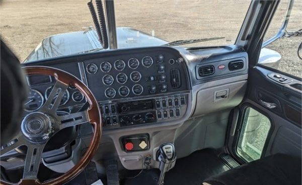 2013 PETERBILT 388 - Image 13