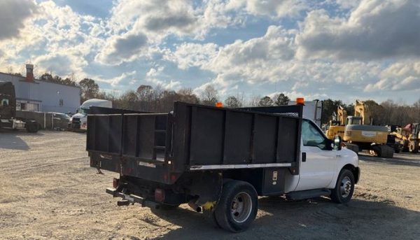 2006 FORD F350  LIGHT DUTY DUMP TRUCK - Image 3