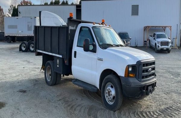 2006 FORD F350  LIGHT DUTY DUMP TRUCK - Image 4