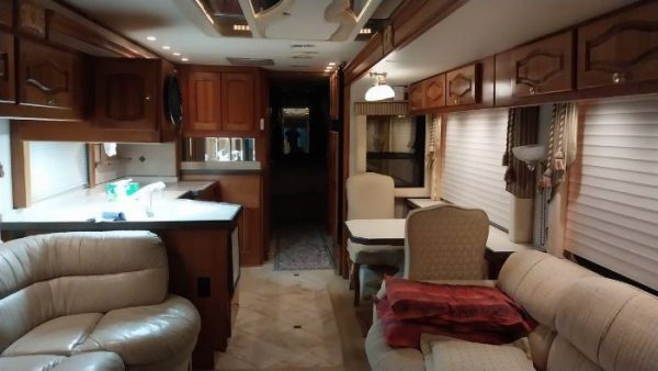 2003 MONACO SIGNATURE  MOTOR COACH - Image 8
