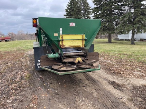 2015 Chandler 22clt litter spreader - Image 5