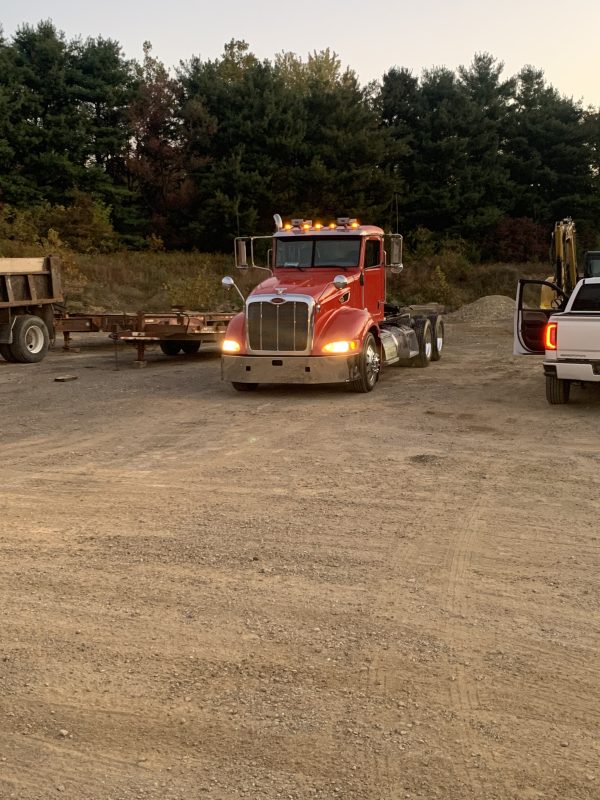 2011 Peterbilt 386 - Image 2