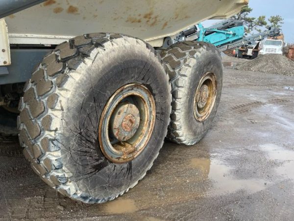 2015 TREX TA300  DUMP TRUCK - Image 2