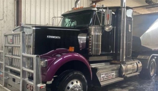 2022 Kenworth W900B - Image 2