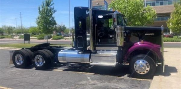 2022 Kenworth W900B - Image 3