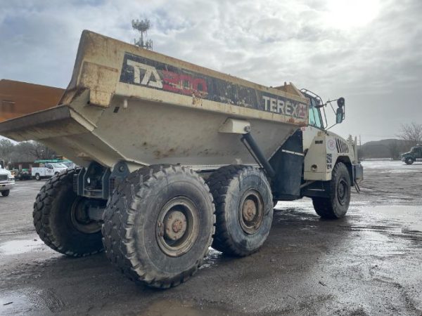 2015 TREX TA300  DUMP TRUCK - Image 5