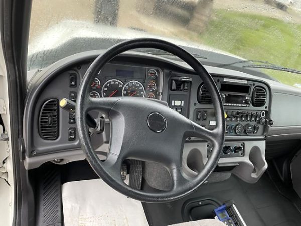 2022 Freightliner 114SD - Image 6