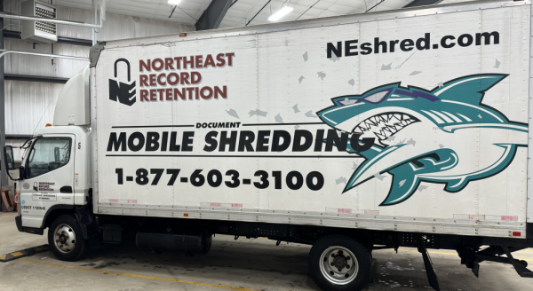 2014 Mitsubishi Box Truck - Image 3