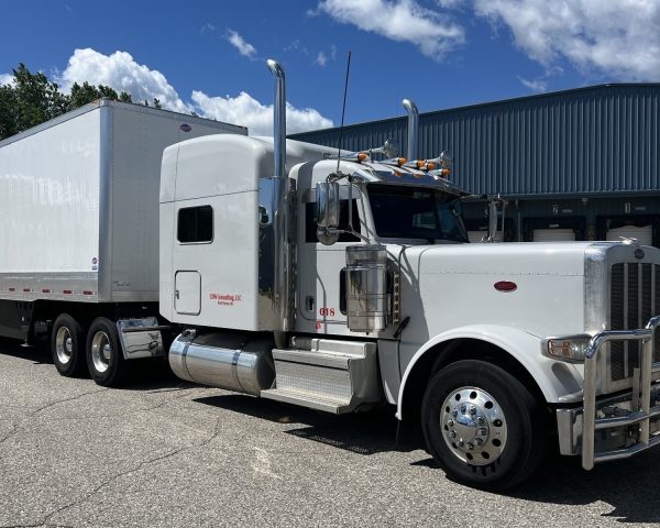 2019 Peterbilt 389 with 2024 Utility Trailer - Image 3