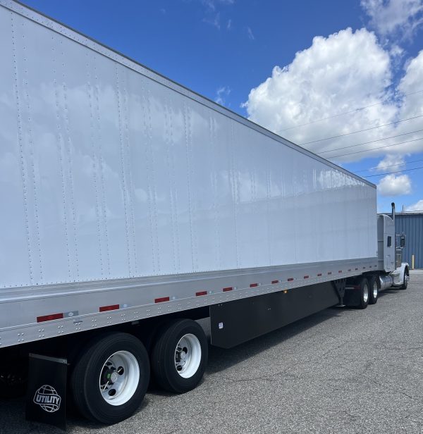 2019 Peterbilt 389 with 2024 Utility Trailer - Image 7
