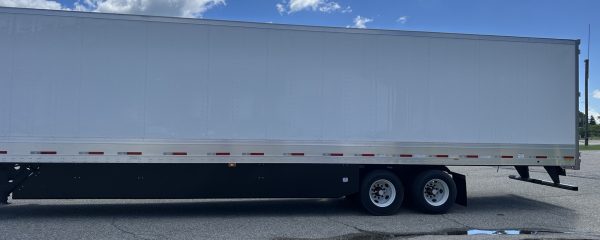2019 Peterbilt 389 with 2024 Utility Trailer - Image 9