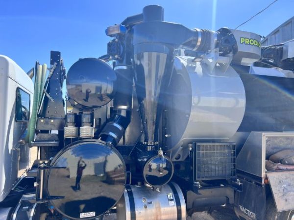 2022 KENWORTH T370 VAC TANKER - Image 5