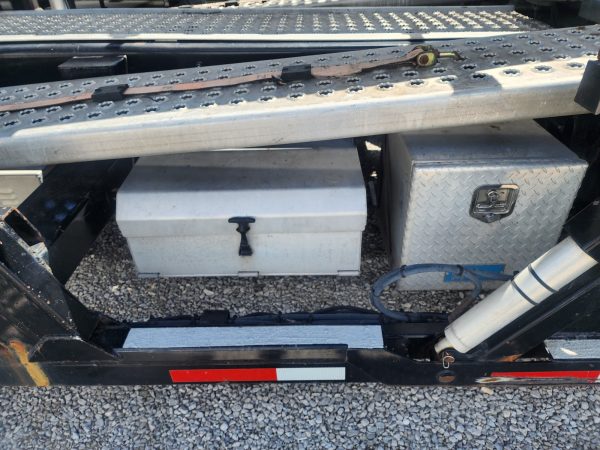 2016 Peterbilt 348 car hauler - Image 7