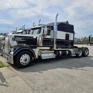 2017 KENWORTH W900L STUDIO SLEEP