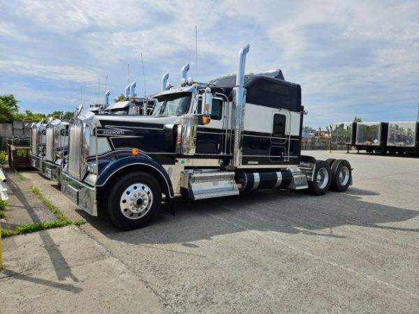 2017 KENWORTH W900L STUDIO SLEEP