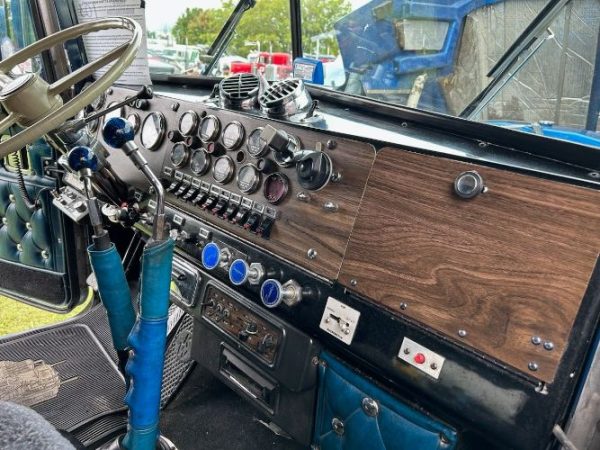 2017 KENWORTH W900L STUDIO SLEEP - Image 4