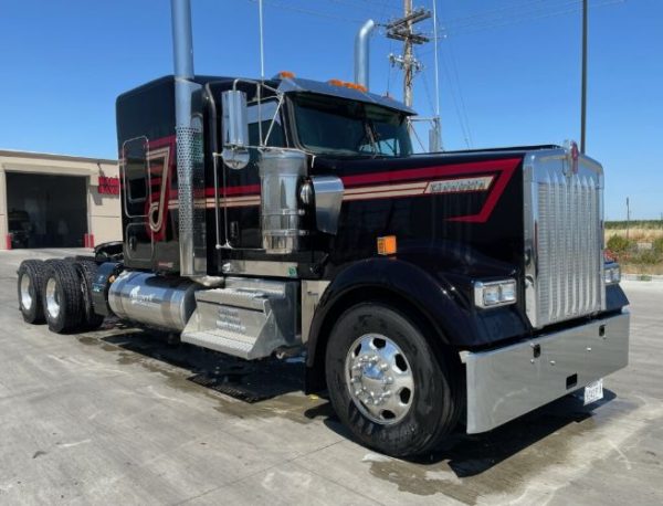 2024 KENWORTH W900  ANNIVERSARY  EDITION - Image 2