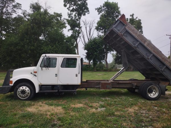 2001 International 4700 - Image 5