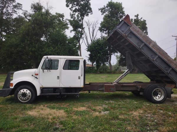 2001 International 4700 - Image 5