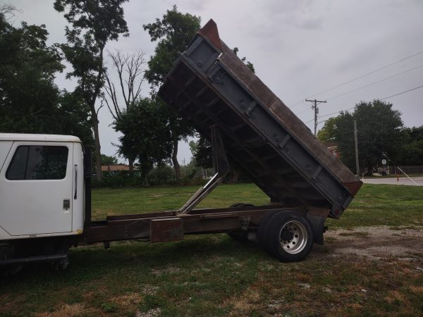 2001 International 4700 - Image 6