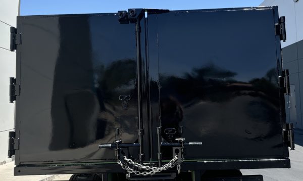 2020 Hino 195 Dump Truck - Image 2