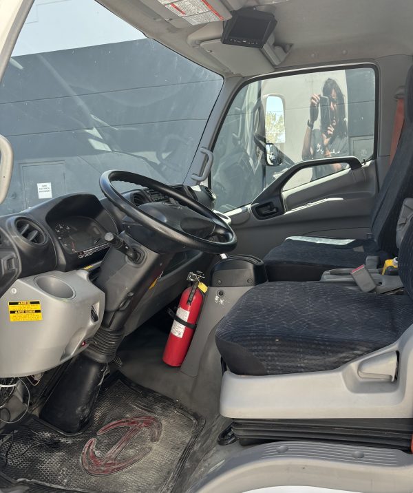 2020 Hino 195 Dump Truck - Image 3