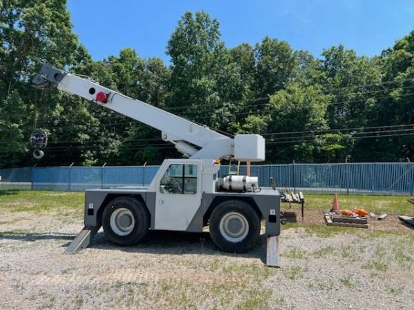 2011 SHUTTLELIFT 5540F-DF CARRY DECK CRANE