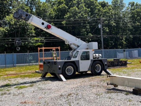 2011 SHUTTLELIFT 5540F-DF CARRY DECK CRANE - Image 2