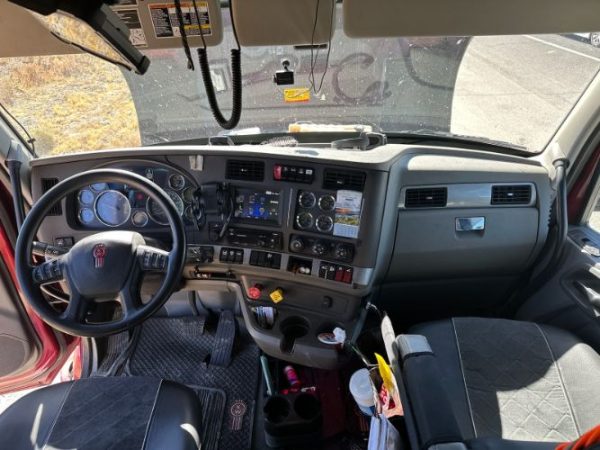 2019 KENWORTH T680 72′ DOUBLE BUNK SLEEPER - Image 10