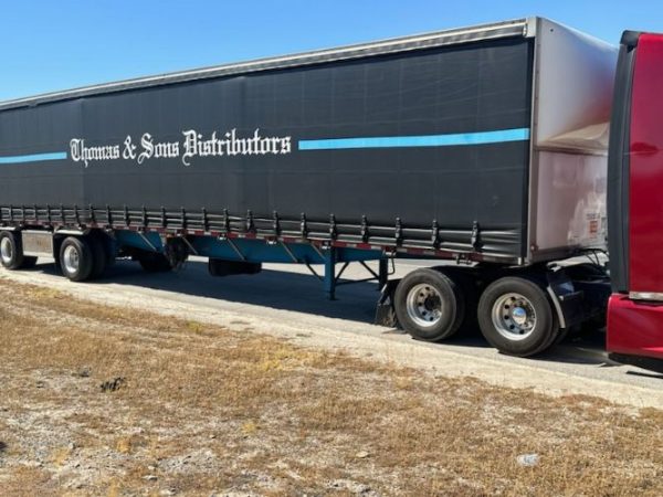 2019 KENWORTH T680 72′ DOUBLE BUNK SLEEPER - Image 3