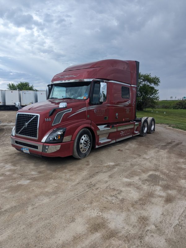 2016 Volvo VNL42T730 - Image 3
