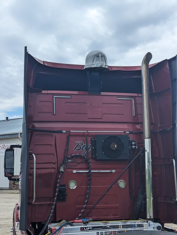 2016 Volvo VNL42T730 - Image 10
