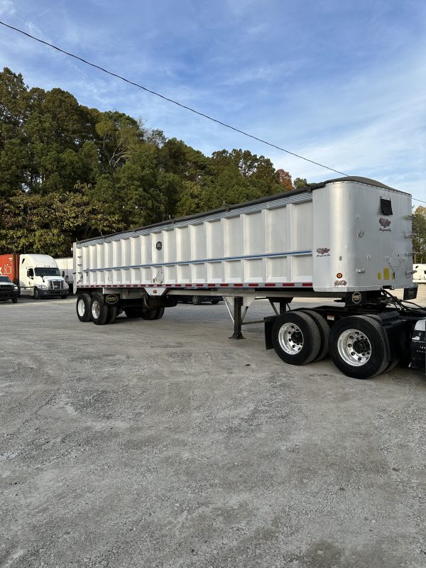 2017 Freightliner Cascadia 125 with 2003 Mack End Dump Trailer - Image 3