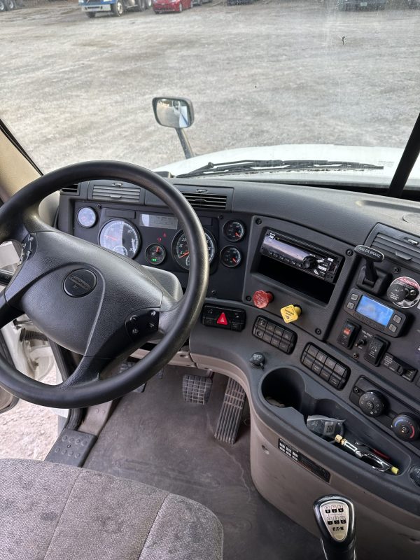 2017 Freightliner Cascadia 125 with 2003 Mack End Dump Trailer - Image 7