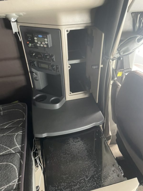 2020 Peterbilt 567 Heritage Edition - Image 8