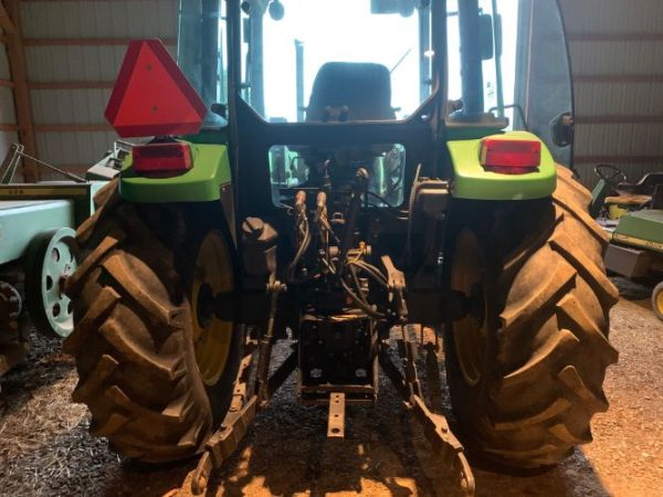 2003 JOHN DEERE 5520  CAB TRACTOR - Image 4