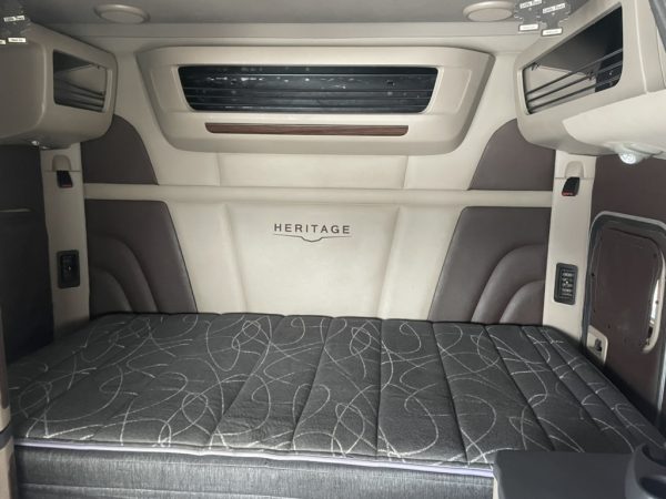 2020 Peterbilt 567 Heritage Edition - Image 2