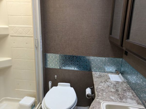 2017 THOR FREEDOM ELITE SF450 MOTOR COACH - Image 6