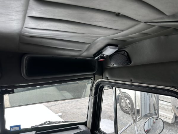 2000 Peterbilt  379 EXHD - Image 7