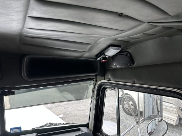 2000 Peterbilt  379 EXHD - Image 7