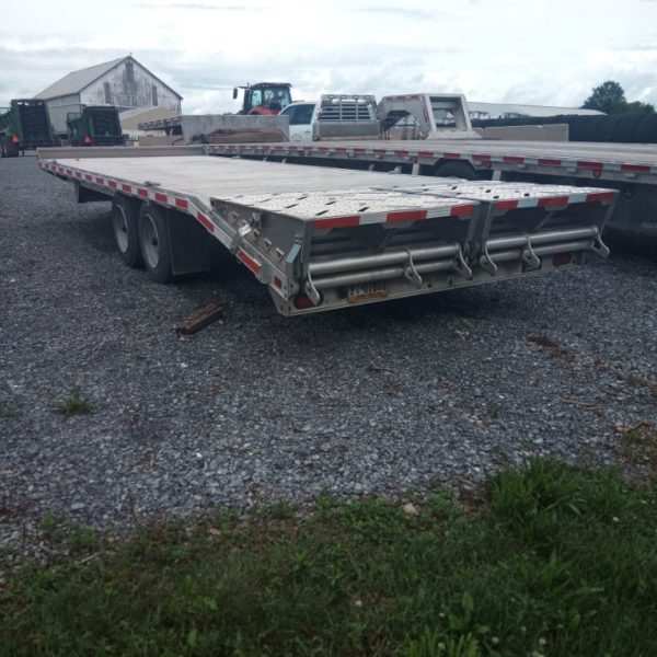 2023 EBY 25′ deckover trailer - Image 3